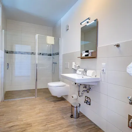 Lagovida Kapitänskajüte E Am Störmthaler * Grosspoesna