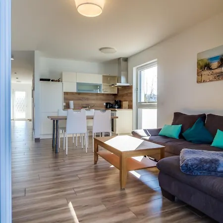 Lagovida Kapitänskajüte E Am Störmthaler * Grosspoesna