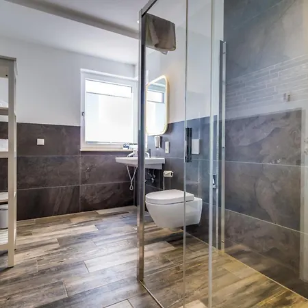 Lagovida Kapitänskajüte E Am Störmthaler * Grosspoesna