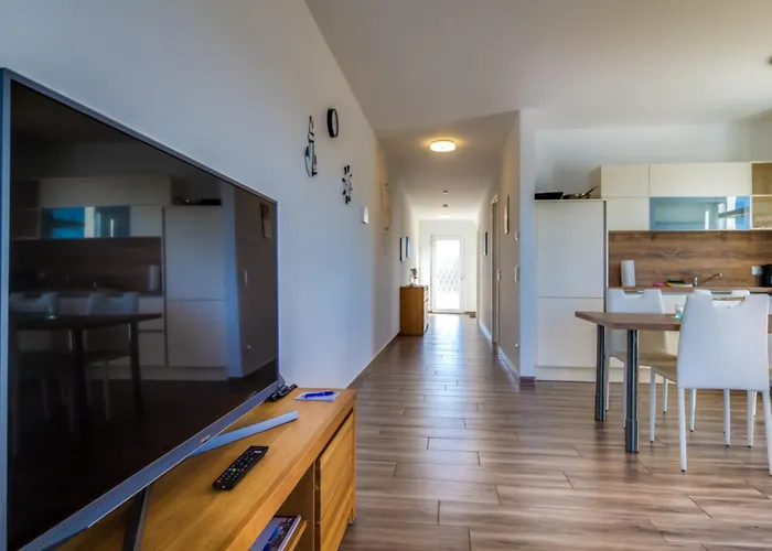 Lagovida Kapitaenskajuete E Am Stoermthaler غروسبونسنا